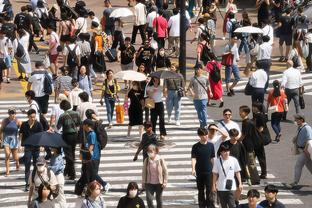 高效表现！曾繁日半场5中4拿到8分2板2助